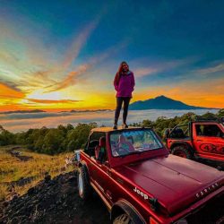 Foto grup atau pemandangan saat aktivitas naik ATV (All-Terrain Vehicle) atau Rafting (Arung Jeram) di Ubud, Bali.
